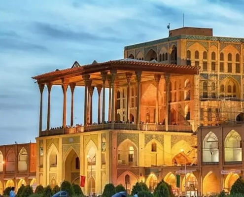 عمارت عالی قاپو کجاست